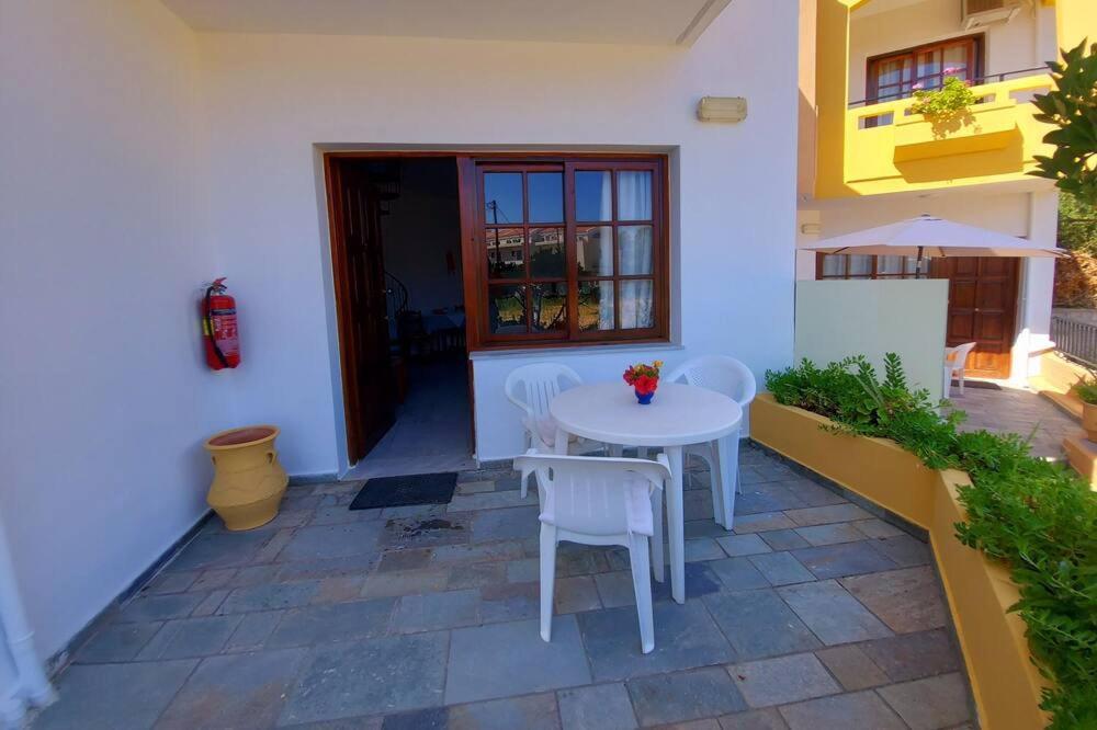 Menelaos Apartments Daráco Kültér fotó