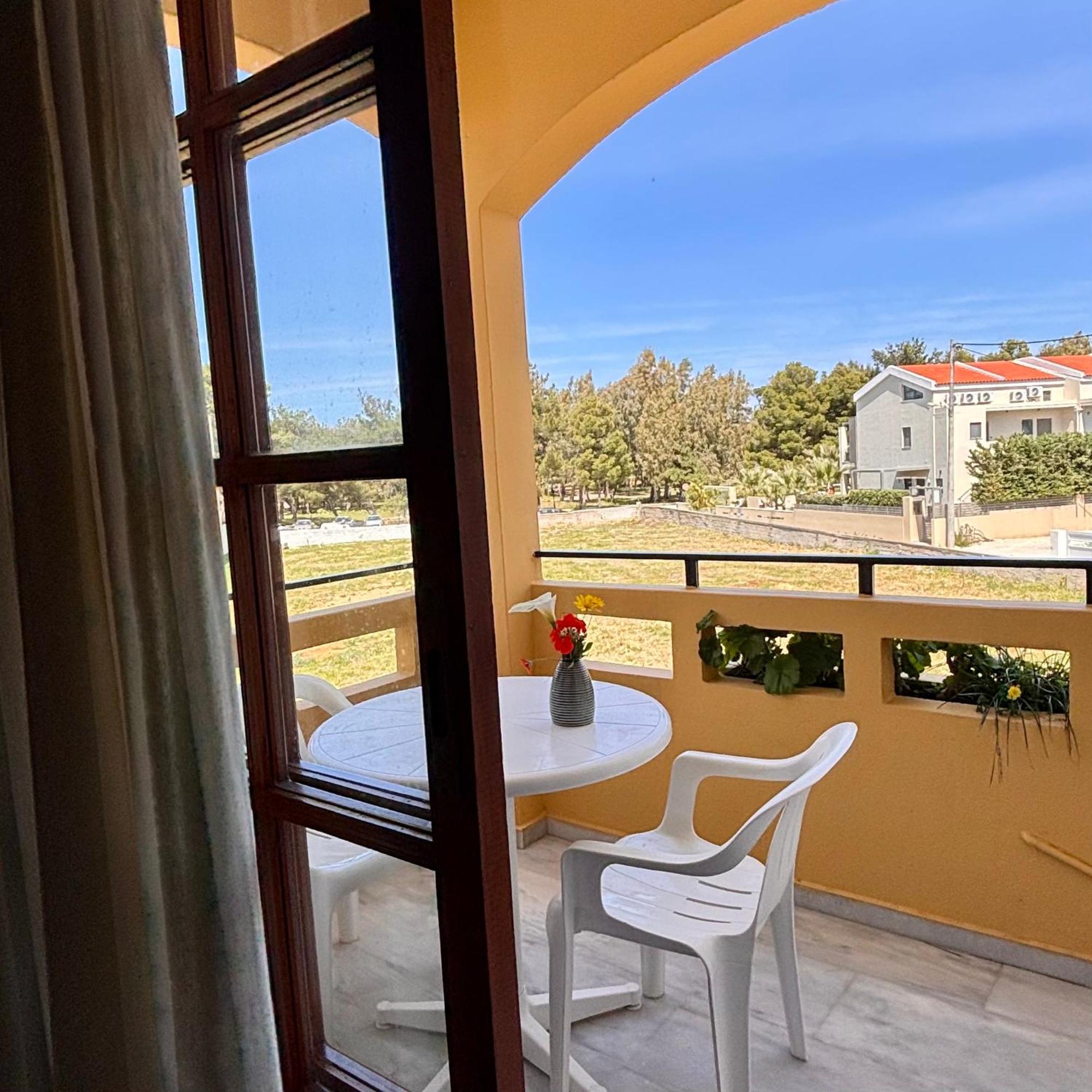 Menelaos Apartments Daráco Kültér fotó